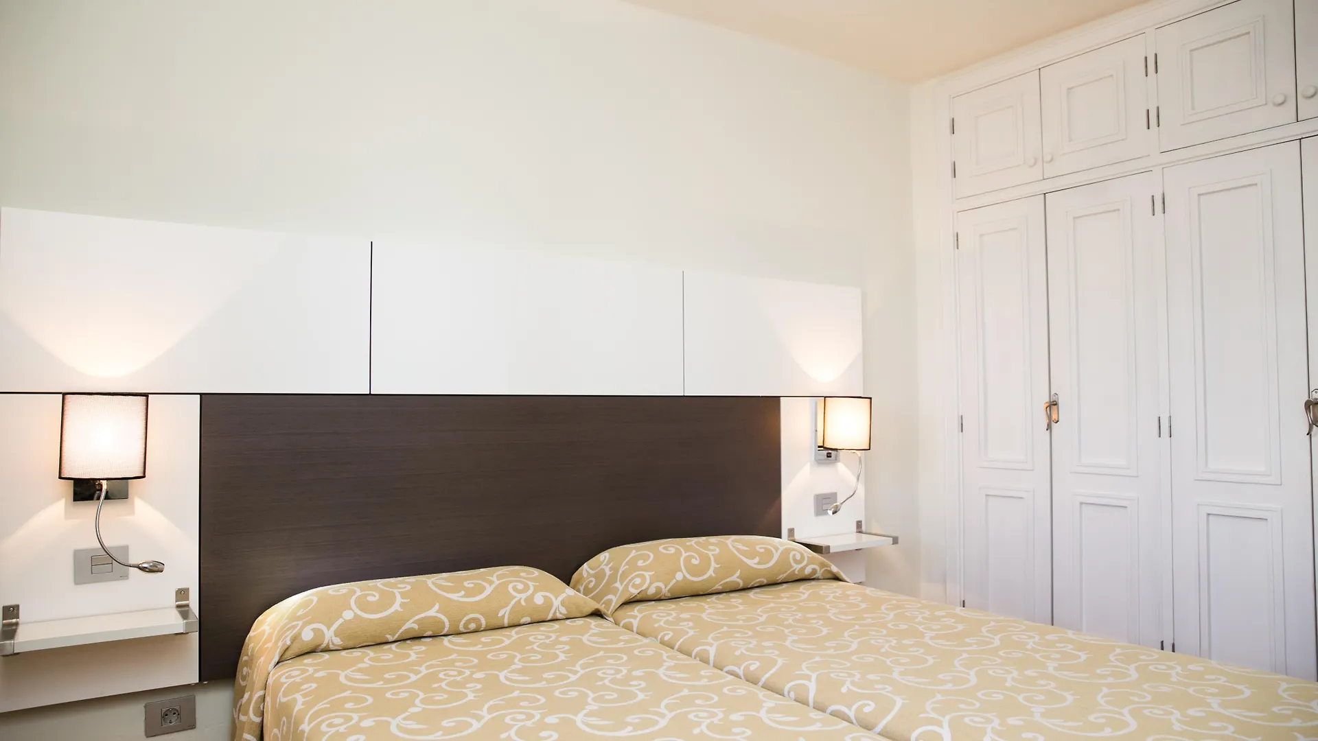 Apartamentos Livvo Las Gaviotas Puerto del Carmen  0*, Puerto del Carmen (Lanzarote)