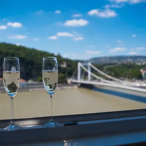 flat-with-unforgettable-view.inbudapesthotels.com/