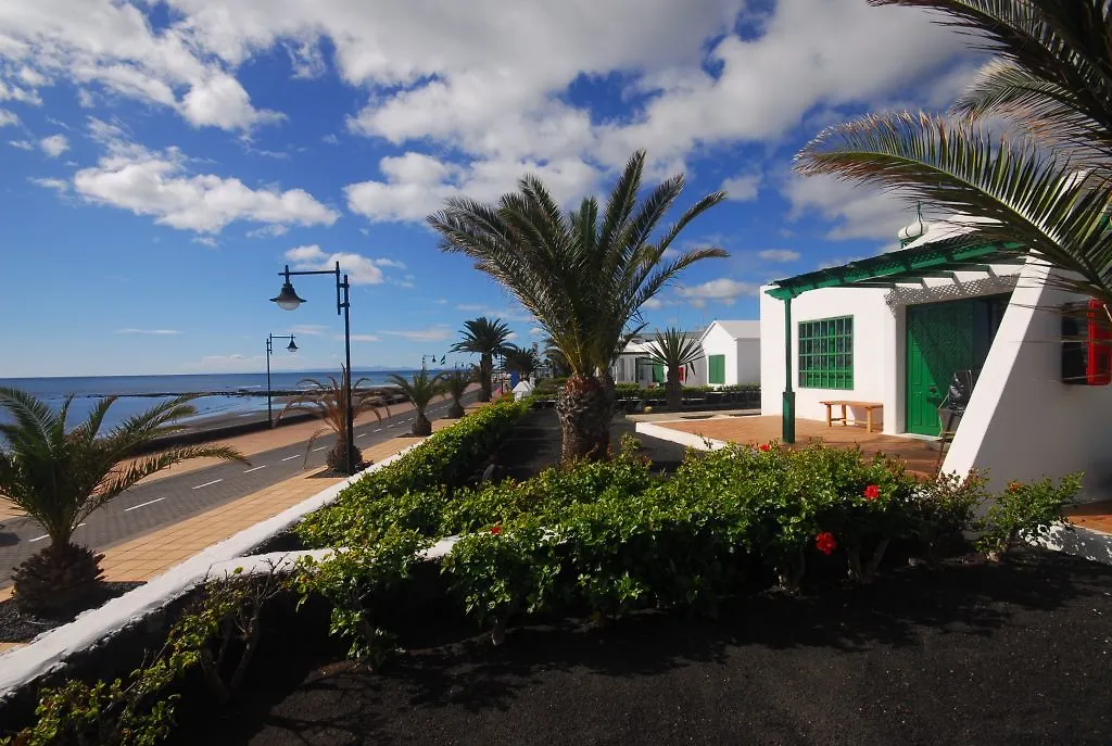 Apartamentos Livvo Las Gaviotas Puerto del Carmen  Apartment Puerto del Carmen (Lanzarote)